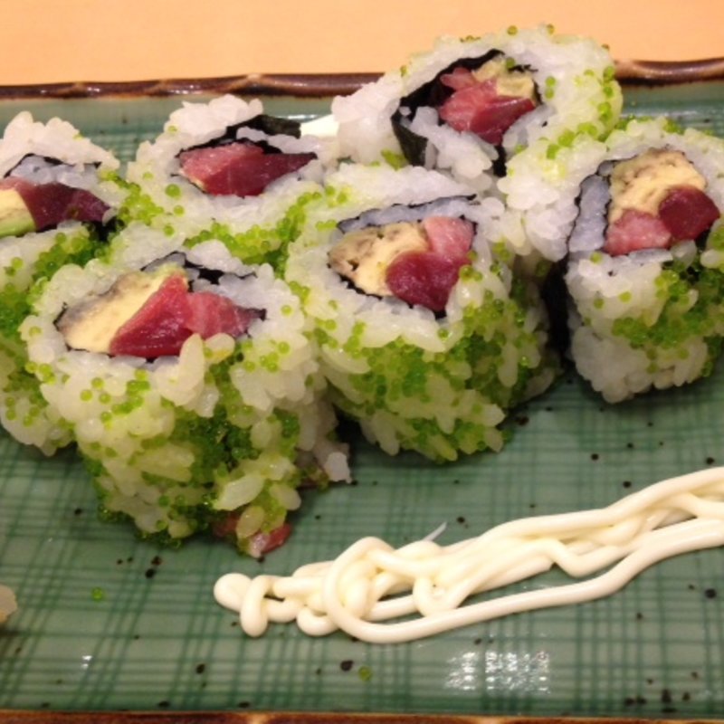 まぐろアボカドまき(板前寿司 六本木店 )