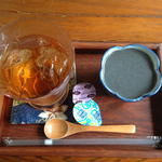 水出し紅茶と黒ごまプリン(ゑびす茶屋 )