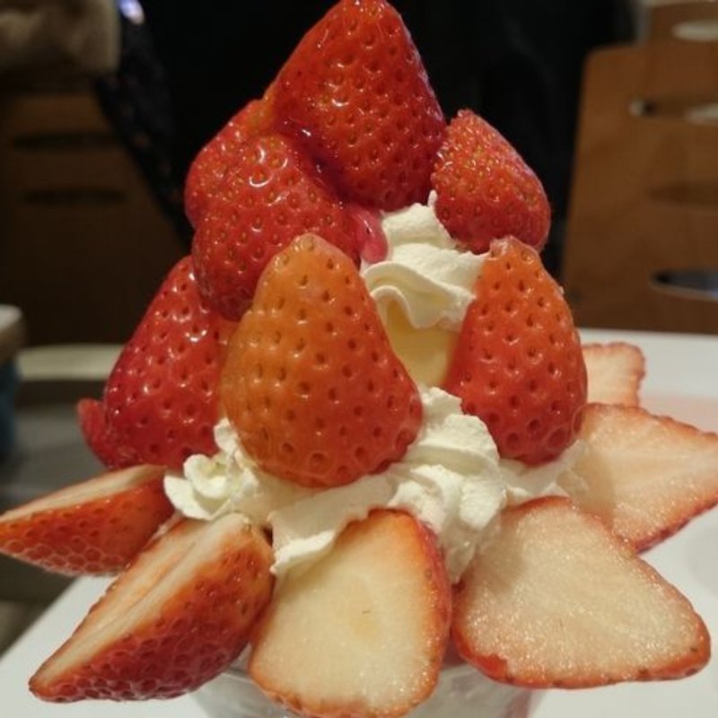 ストロベリーパフェ