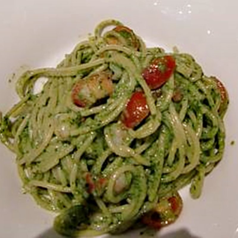 小柱のジェノバ風 バジリコソース(RIGOLETTO WINE AND BAR)