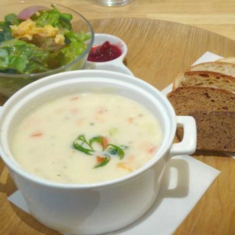 サーモンスープセット(ヘルシンキ・ベーカリー （Helsinki Bakery）)