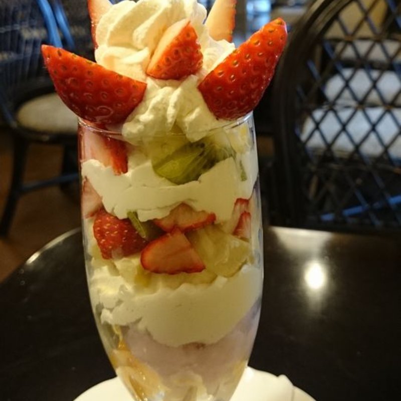 ストロベリーパフェ(フルーツバスケット )