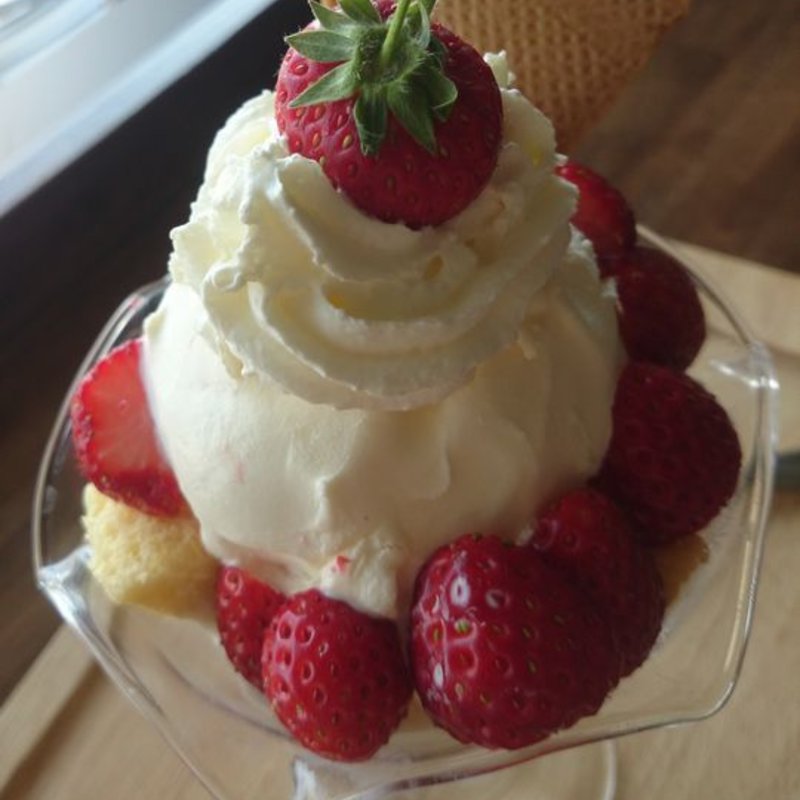 いちごパフェ(エコトコ・ファーマーズカフェ)