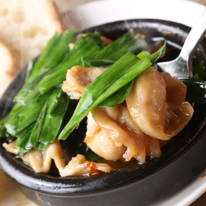 白モツとニラのアヒージョ(クラフトマンズ キッチン （CRAFTMAN'S KITCHEN）)