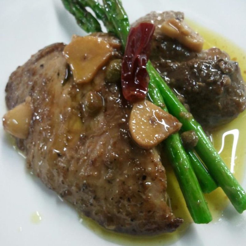 マグロのホホ肉～マリナーラソース(ラ・コモディタ 神保町店 (LA COMODITA))