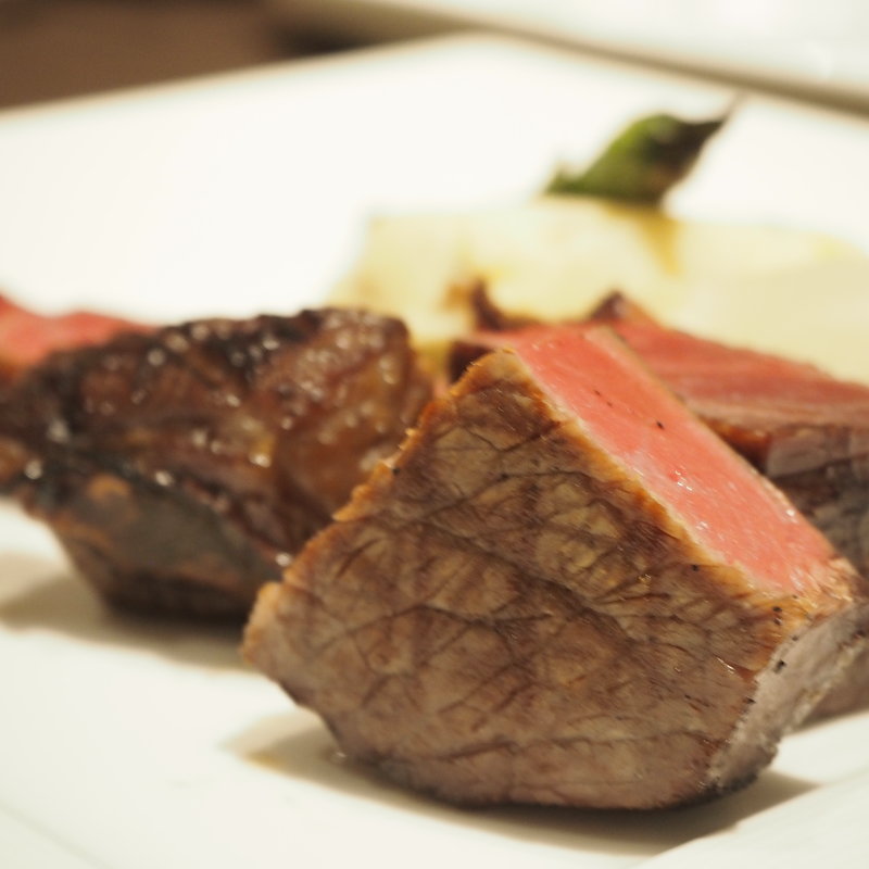 熟成神戸牛の炭火焼 四種盛り合わせ  　　マッシュポテトと温野菜添え(熟成神戸牛プレミアム 听 神谷町店 （ポンド）)