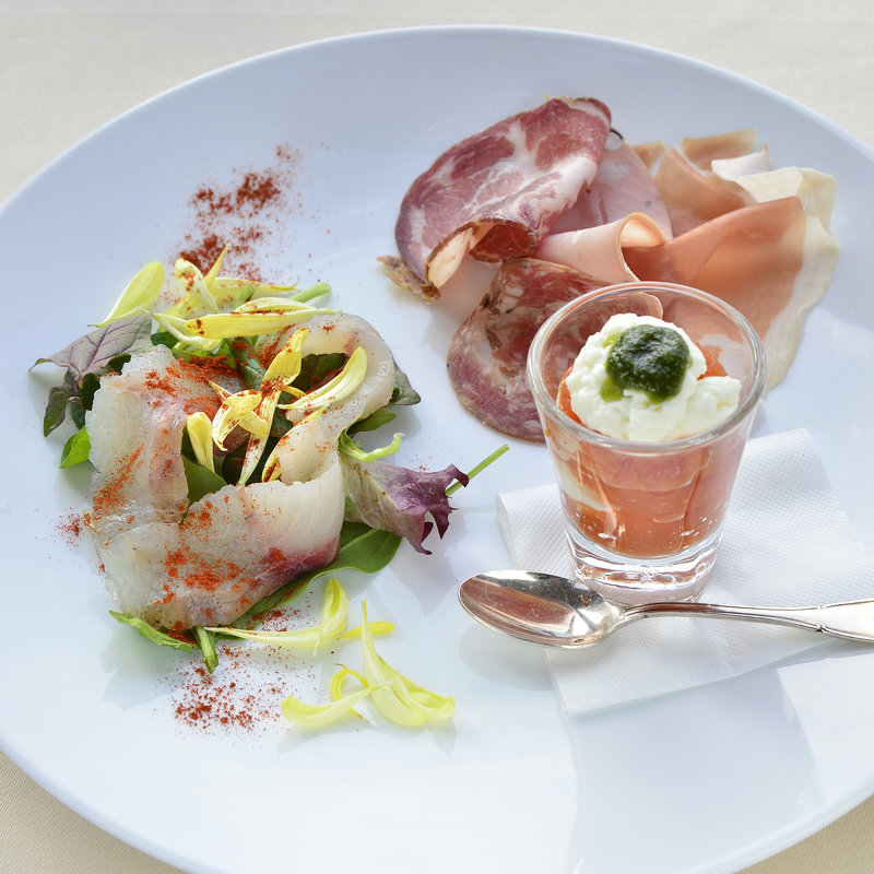 野菜のタルタル　バーニャカウダソース　パルマ産生ハムとルッコラ(Trattoria la Eterna（トラットリア・ラ・エテルナ）)