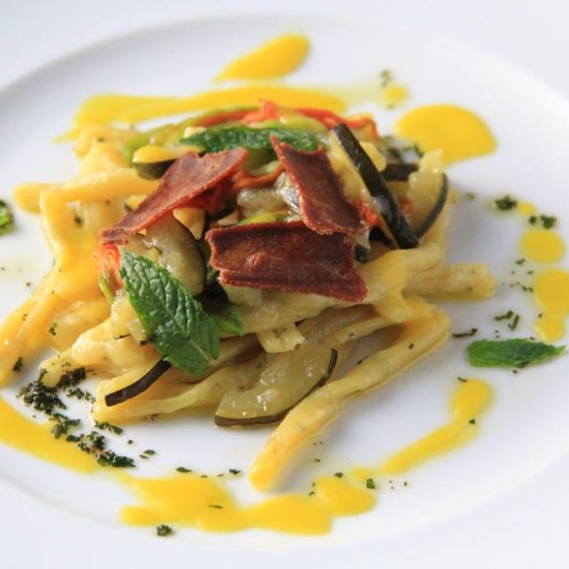 ミントとサフランを練り込んだカサレッチェ　マグロのカラスミ添え(エノテカノリーオ)