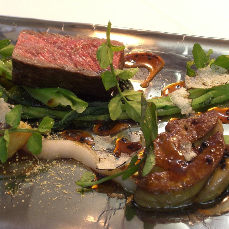 熊本産　赤牛のロースト(cuisine francaise emuN)