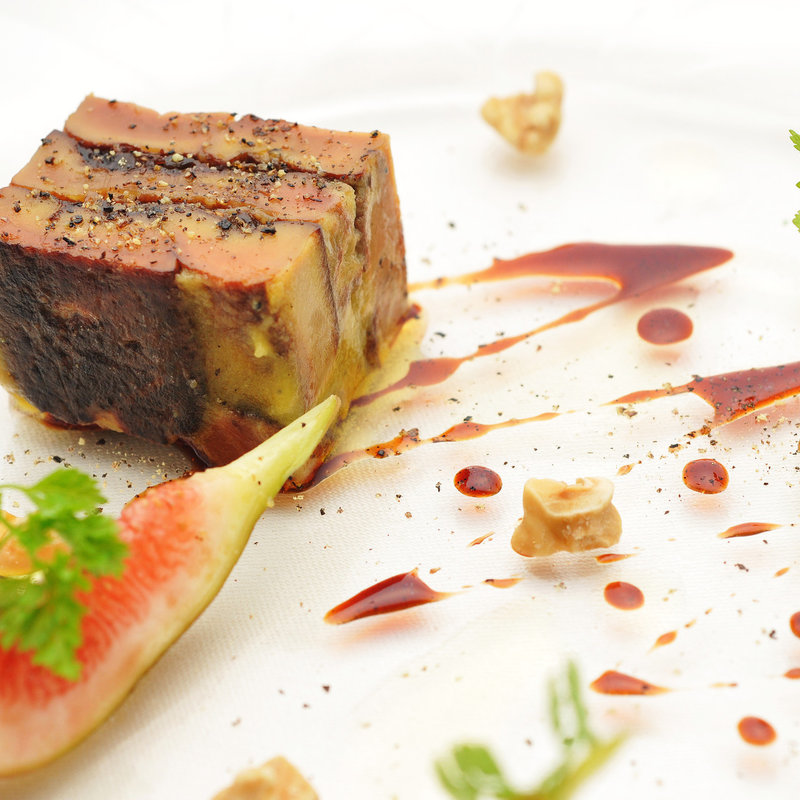 豚足・豚耳・豚舌のゼリー寄せ　テリーヌ仕立て(cuisine francaise emuN)