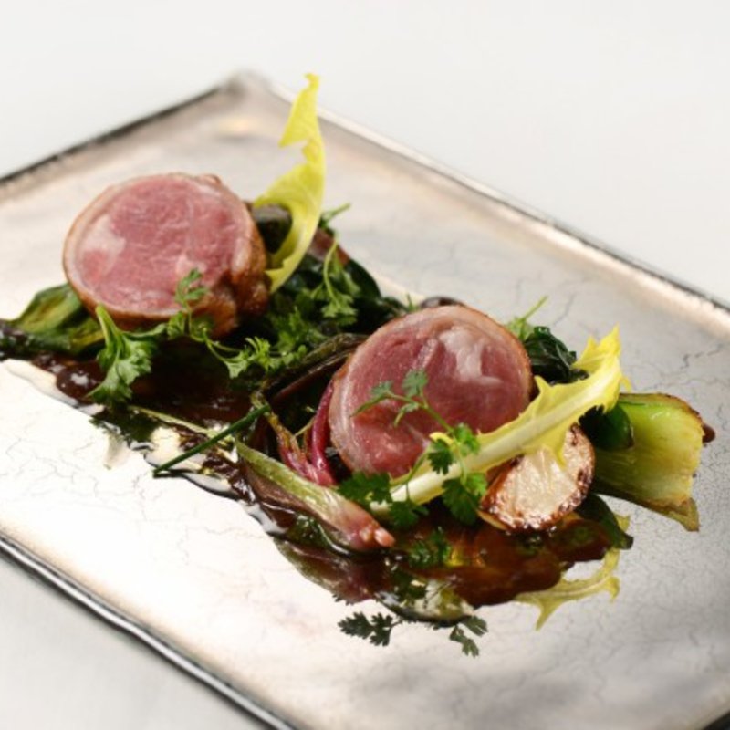 塩漬け岩中豚バラ肉のコンフィ(cuisine francaise emuN)