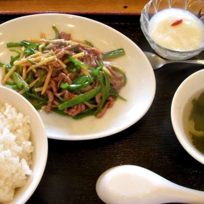 牛肉とピーマンの細切り炒め定食(回頭)