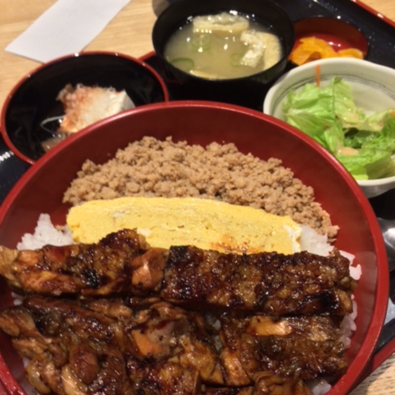 きじ丼(焼き鳥居酒屋ぴん)