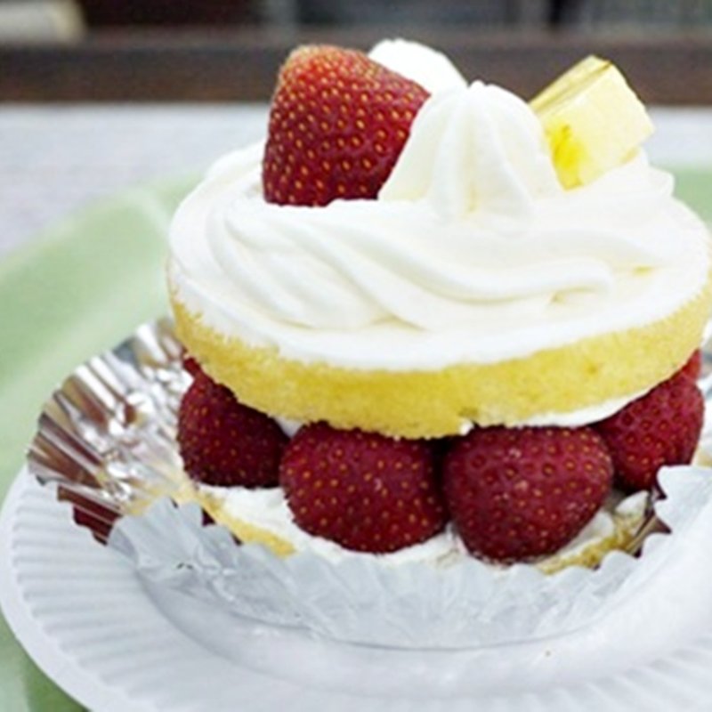 苺サンドショート(近江屋洋菓子店 本郷店 （オウミヤヨウガシテン）)