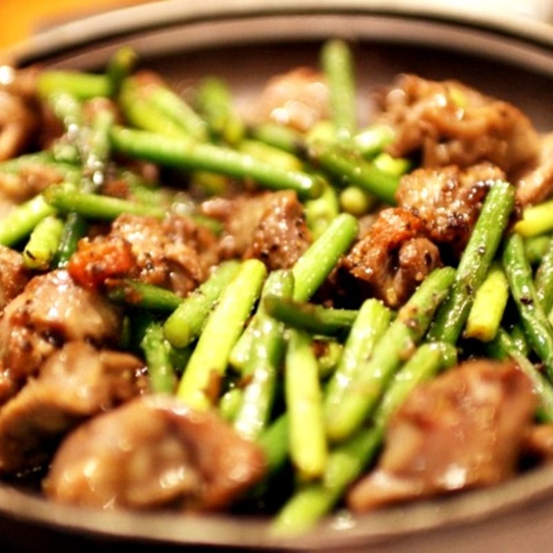 砂肝とにんにくの芽炒め定食(串カツ屋 エベス)