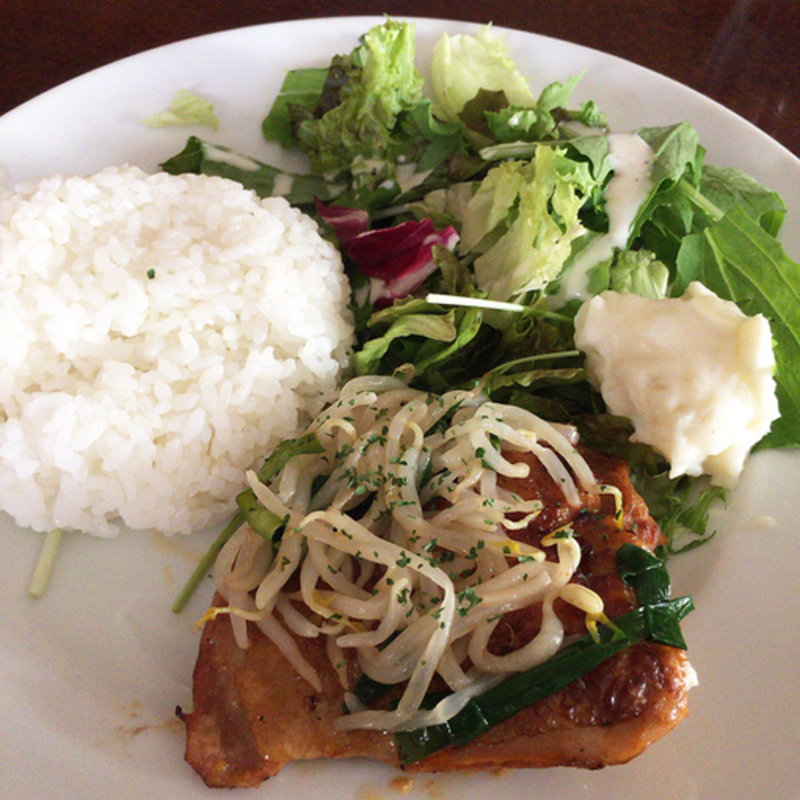 若鶏の韓国風ロースト(loger cafe)