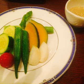 蒸し野菜の盛り合わせ(和食らうんじナーダ)