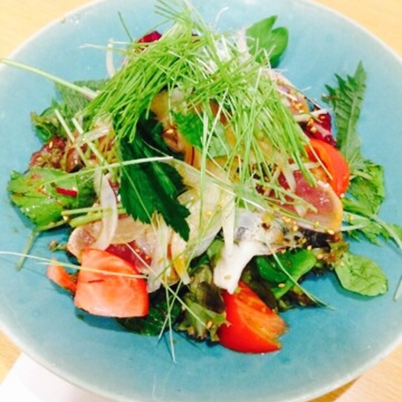 かつおのたたきサラダ仕立て(くわばら)