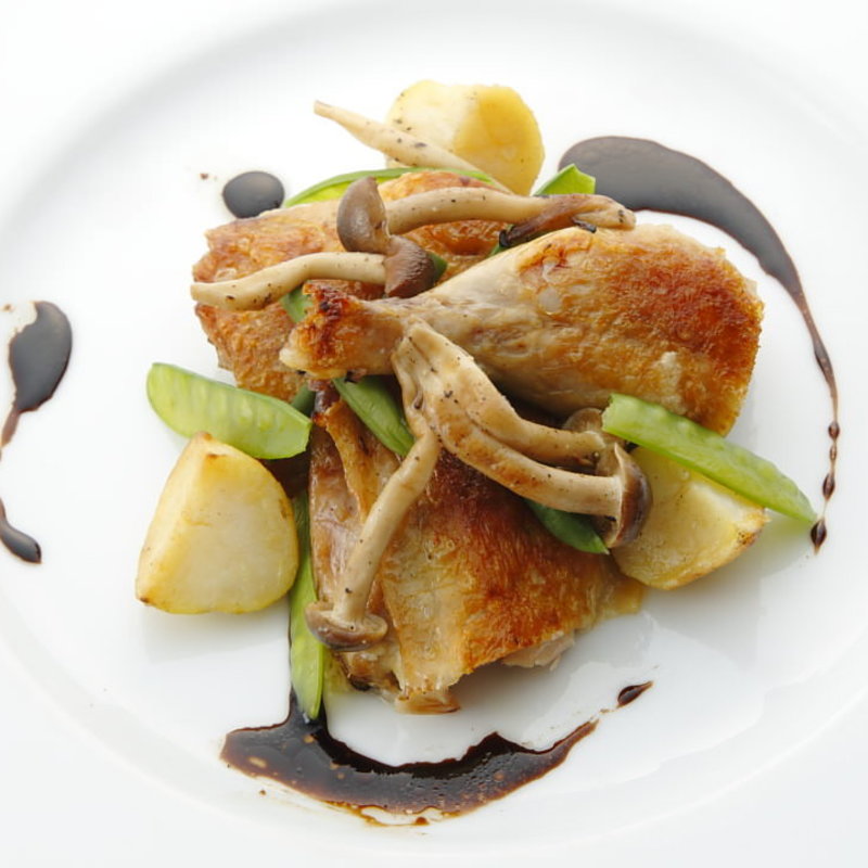 若鶏のコンフィ　バルサミコソース(クイーンベル)