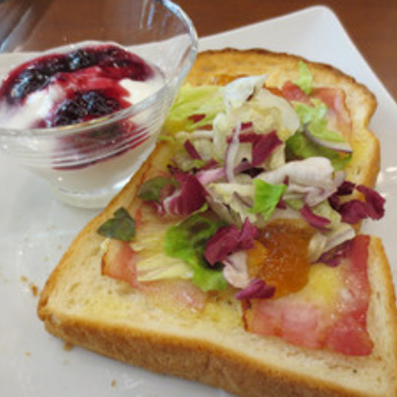 オープンサンドのプレート(タリーズコーヒー ＆TEA KITTE丸の内)