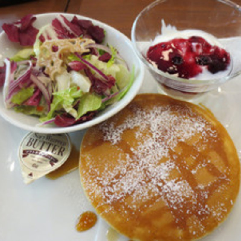 パンケーキサラダプレート(タリーズコーヒー ＆TEA KITTE丸の内)