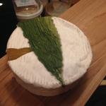 竹の皮で包んだチーズ
