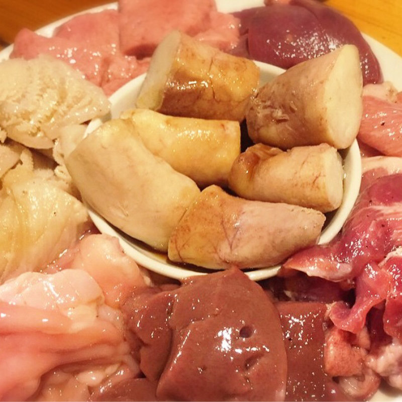 ホルモン8種盛り(炭火焼きホルモン まんてん 中目黒店)