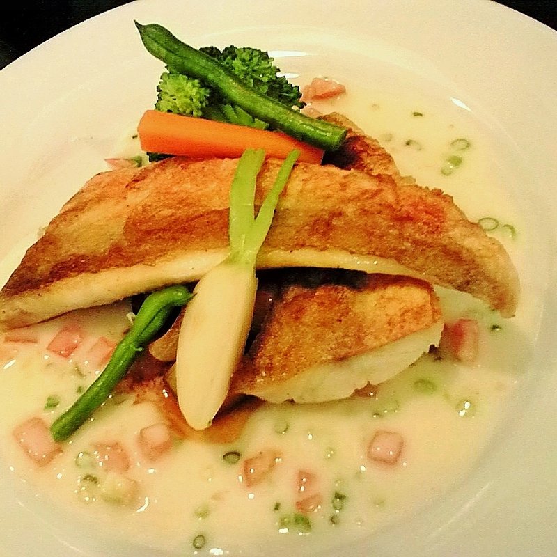 ほうぼうのポワレ白ワインソース(東陽町バルKAZ)