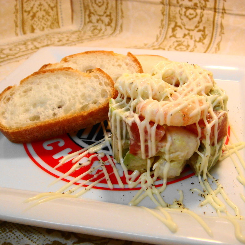 海老・小柱・サーモン・アボカドタルタル(カフェ マリオシフォン)