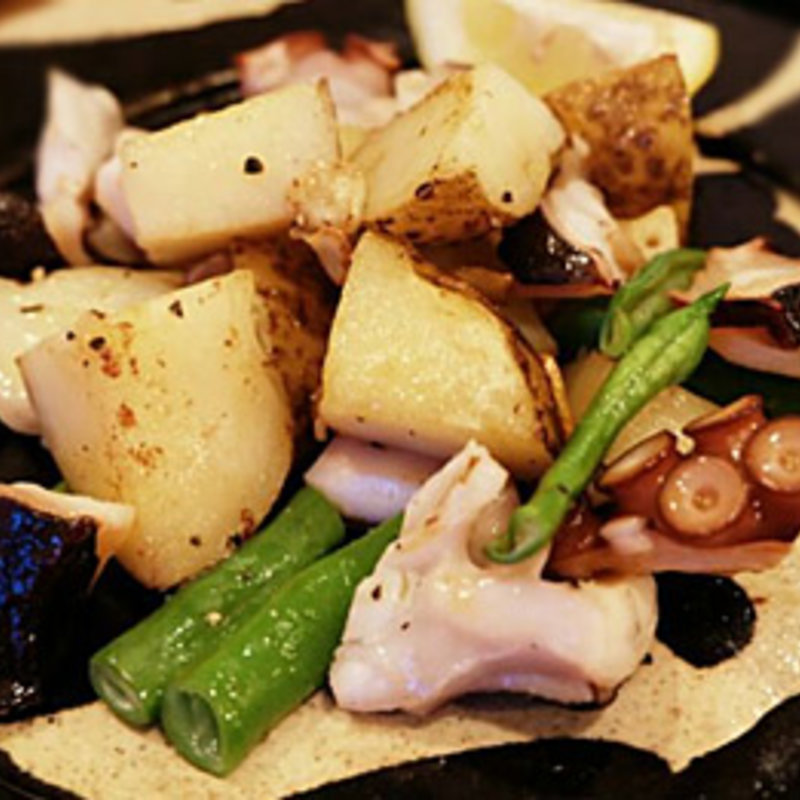 蛸とじゃがのにんにく炒め(おおはま)