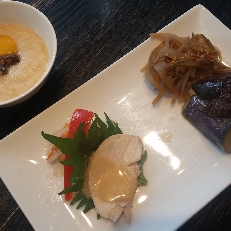 酢重風　とろろと前菜の盛り合わせ(旨酒・料理 酢重ダイニング)