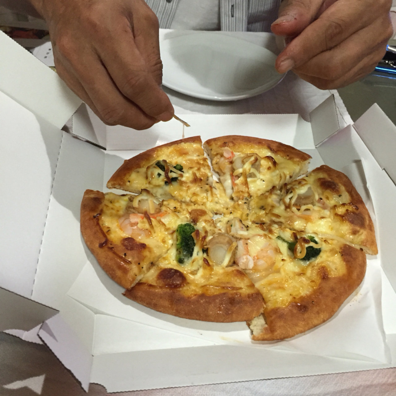 海の幸の贅沢ピザ(ストロベリーコーンズ)の口コミ一覧 | おいしい一皿が集まるグルメコミュニティサービス「SARAH」