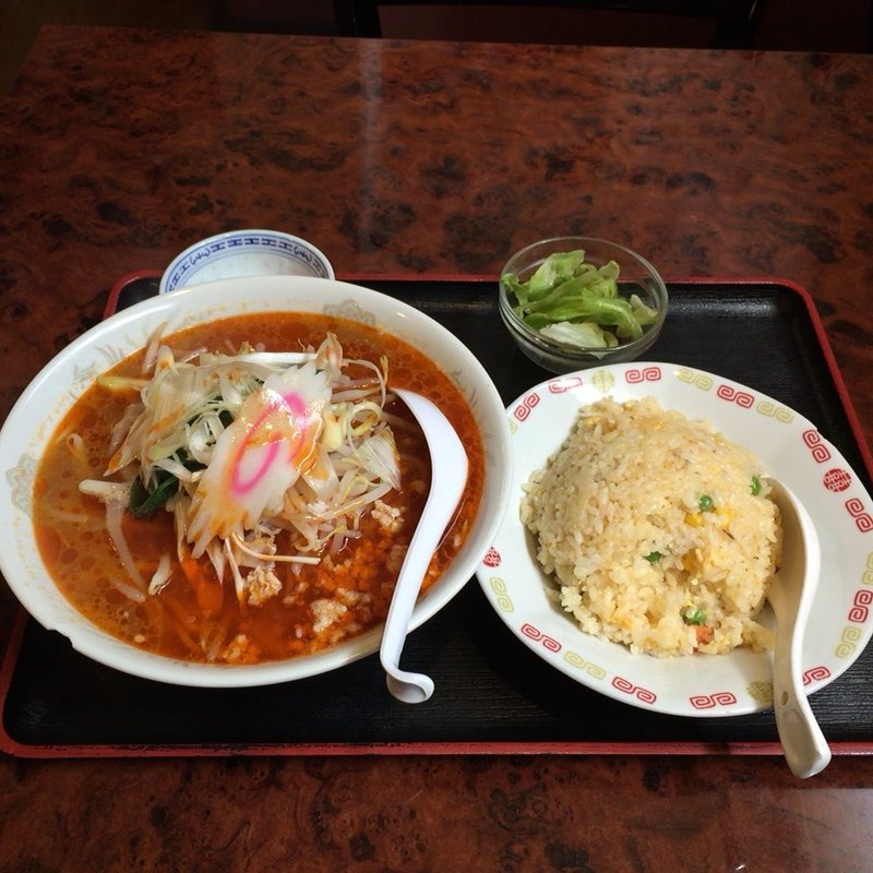 タンタン麺半チャーハンセット(紅灯籠餃子館)