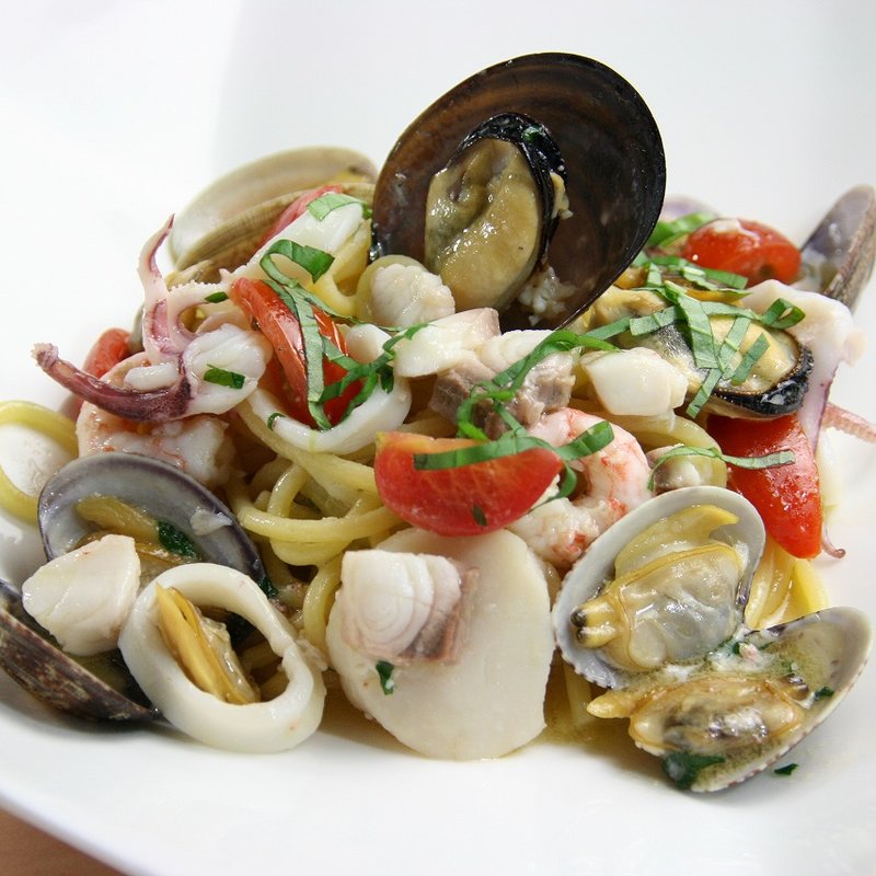 ペスカトーラ リングイネ　海の幸の濃縮だし汁と共に(イゾリーナ )