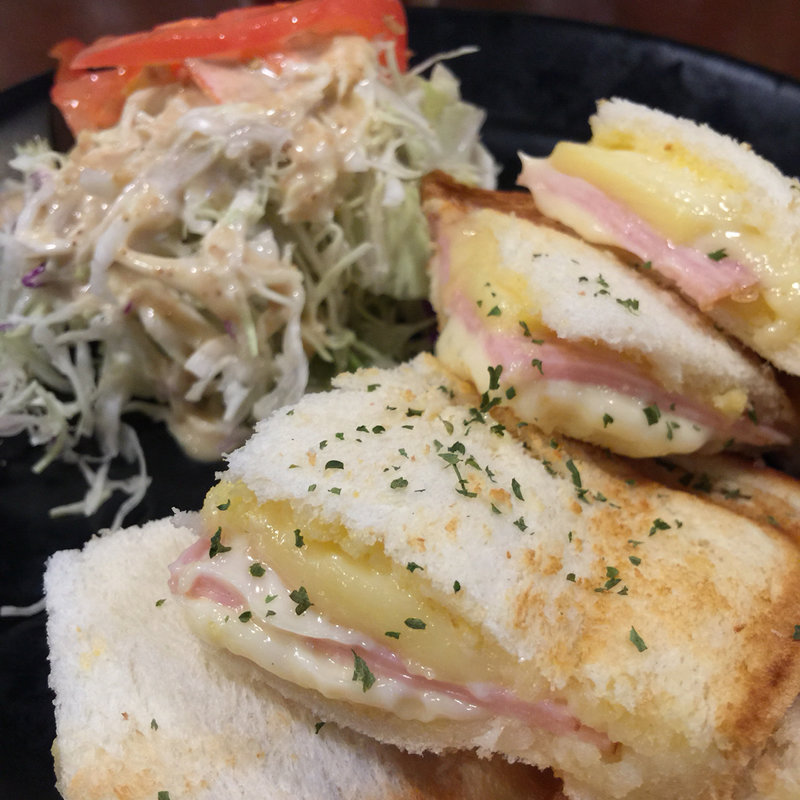 ハムとチーズのホットサンド(珈琲工房てらまち )