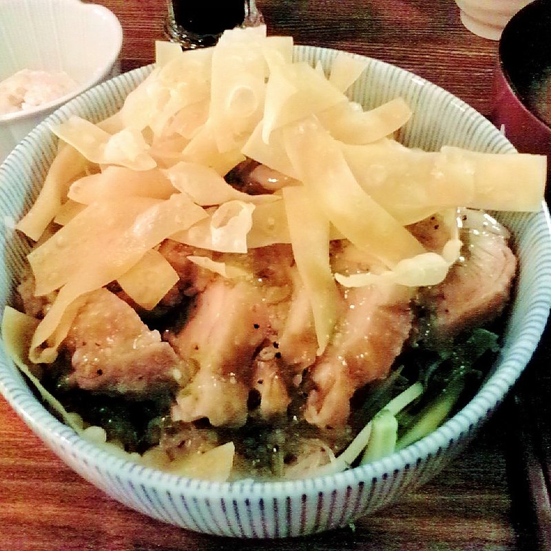 鶏の塩だれ丼(大衆酒場 匠)