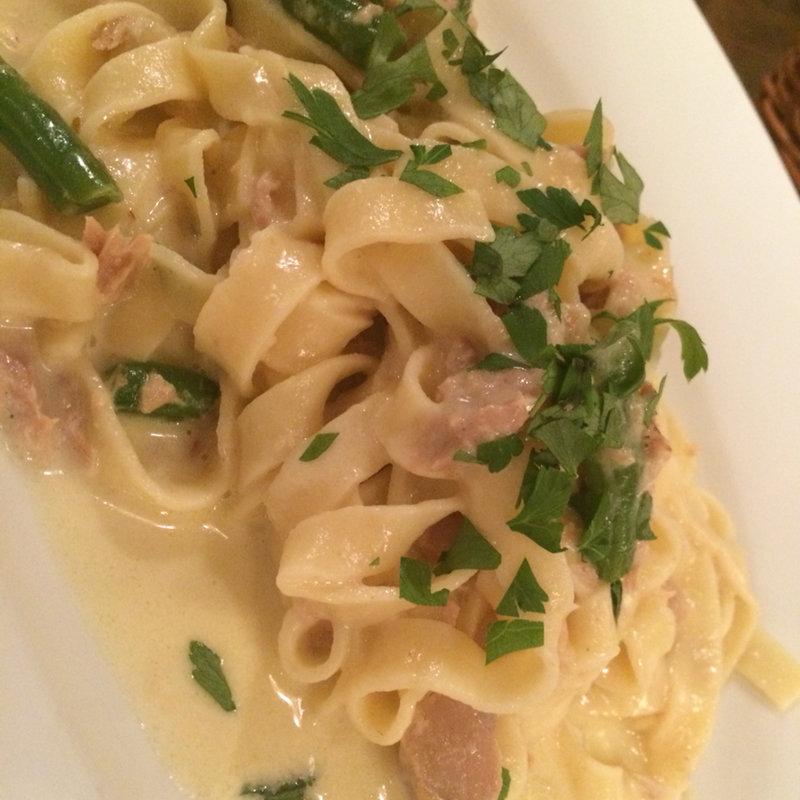 クリームソースのフェットチーネ(VACANZA)