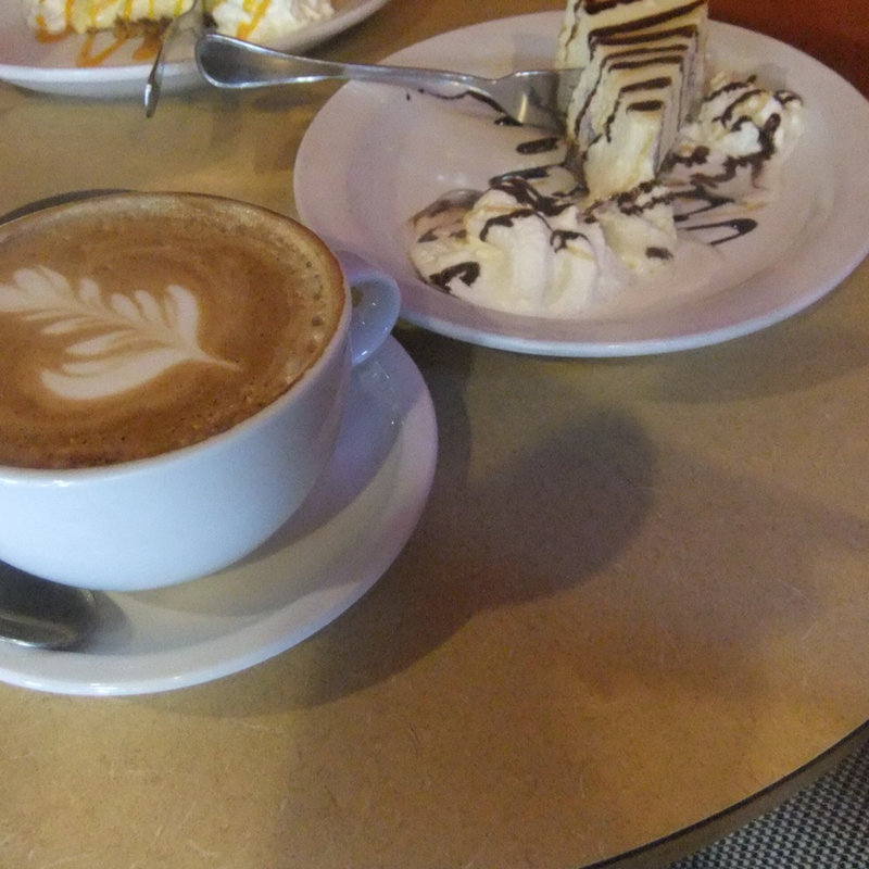 ニューヨークチーズケーキ&カフェラテ(Trees organic coffe)