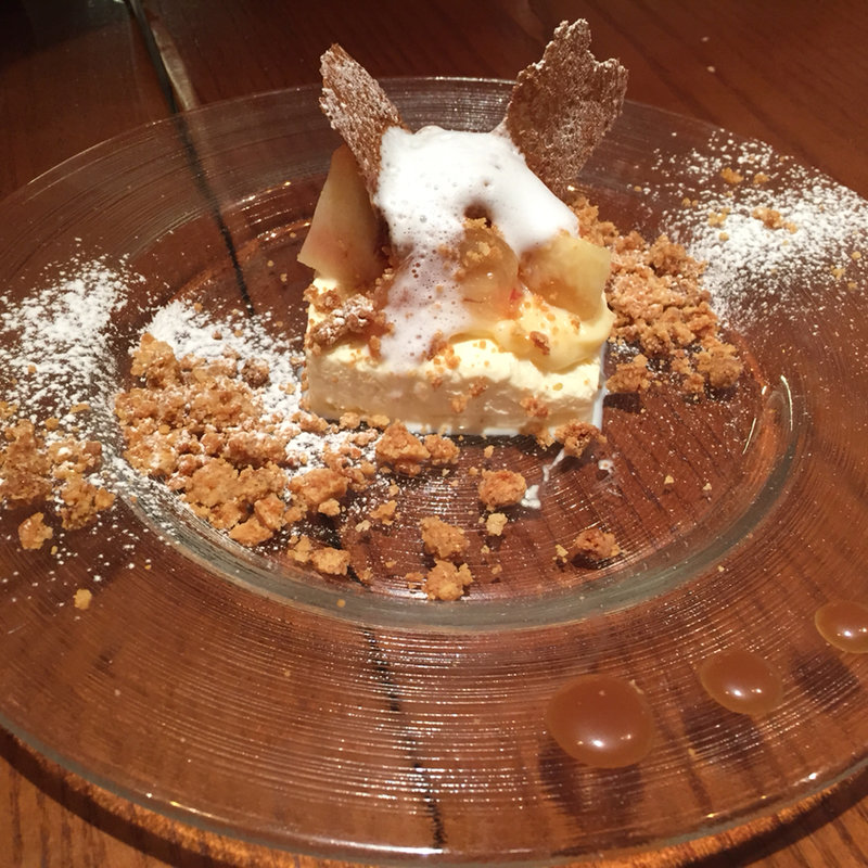 ヨーグルトのパルフェ 桃のジュレをちらして(パン デ メレ （Paｎ de mere）)