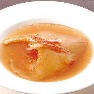 フカヒレの姿煮（吉切鮫38g）金華白湯スープ仕立て(D4 TOKYO 汐留【 GRAND CHINA 】（グランチャイナ）中国酒家)