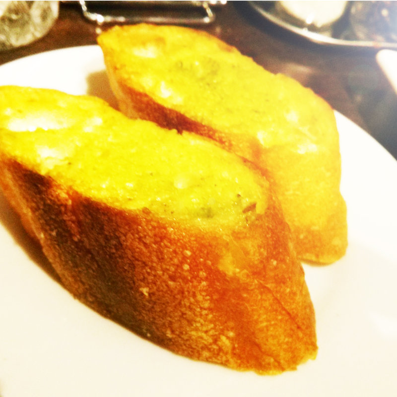 ガーリックトースト(イタリア食堂)