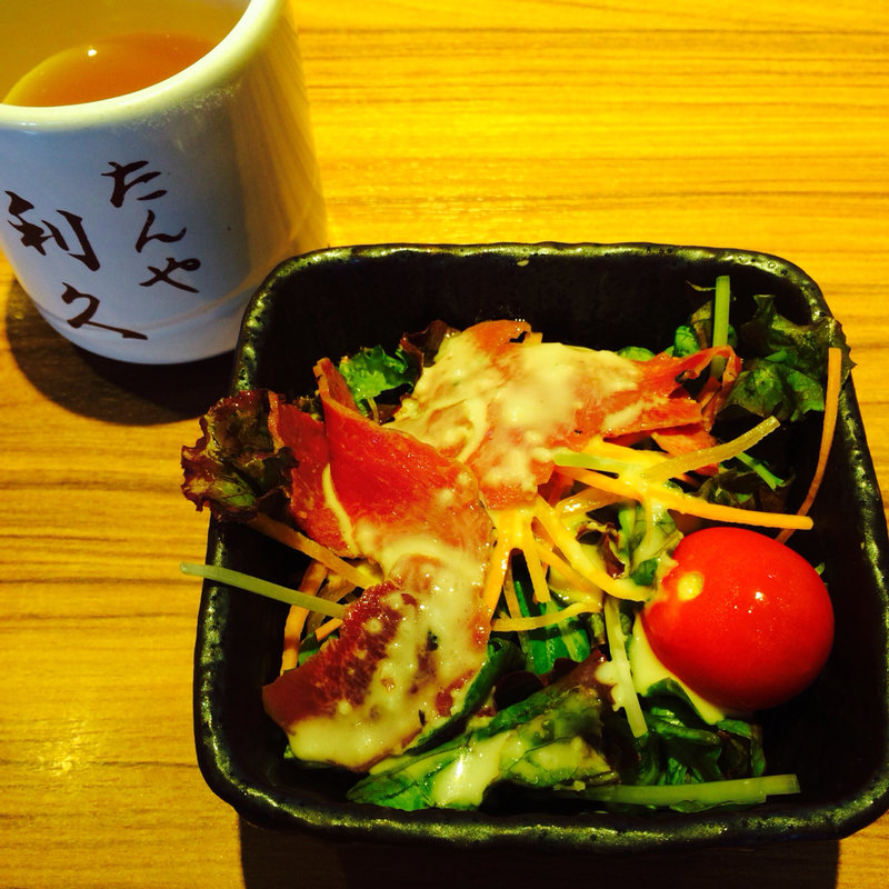 牛タンスモークサラダ(牛たん炭焼 利久 イオンレイクタウン店)