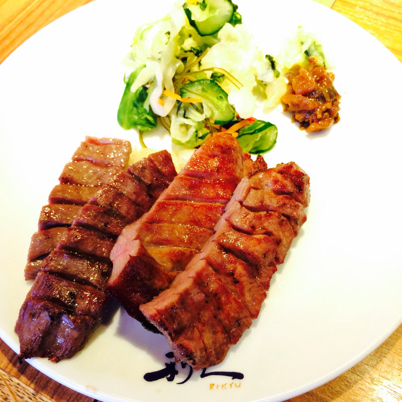 牛タンハーフ(牛たん炭焼 利久 イオンレイクタウン店)