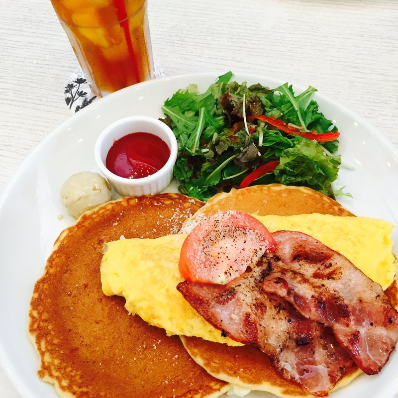熟成ベーコンとオムレツのポテトパンケーキ〜アンチョビバター添え〜(Butterイオンモール伊丹店)