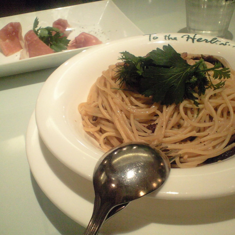 ボルチーニと3種きのこのタリアテッレ(TO THE HERBS アトレ目黒)