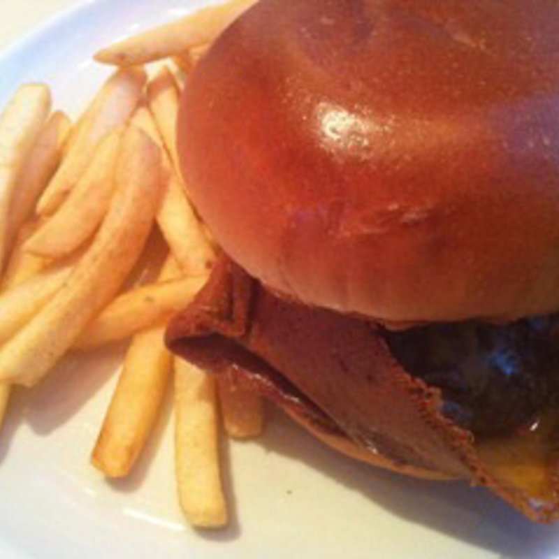 マンチェスタークリスピーチーズバーガー(ティービーシーダイナー TBCDINER ラゾーナ川崎店)