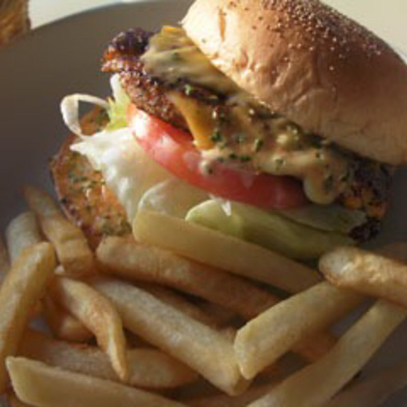 フライドチキンサンド(ティービーシーダイナー TBCDINER ラゾーナ川崎店)