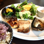 焼魚3種盛り（サバ、ホッケ、サンマ）(ティー・シゼン （t.shizen）)