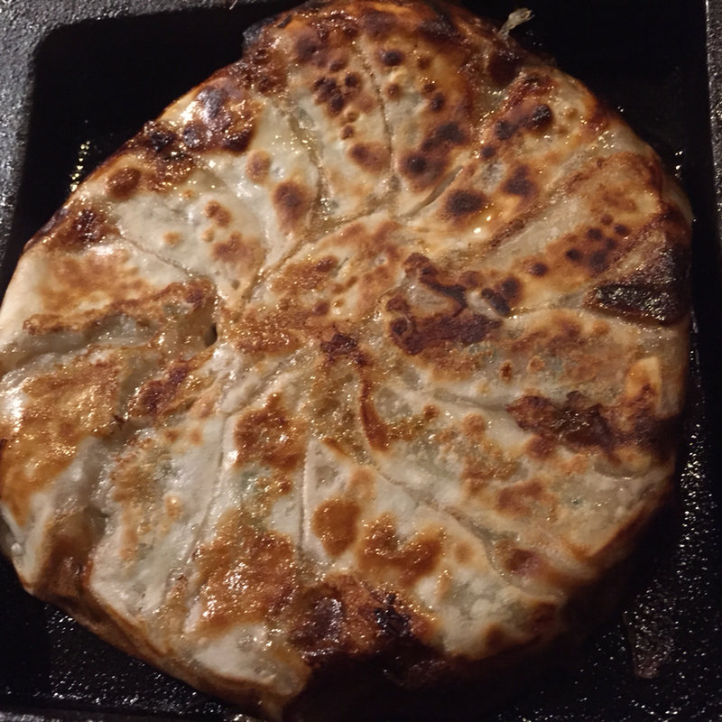 福岡 黒豚羽根つき鉄板餃子(薩摩ごかもん 梅田茶屋町本店 （さつまごかもん）)