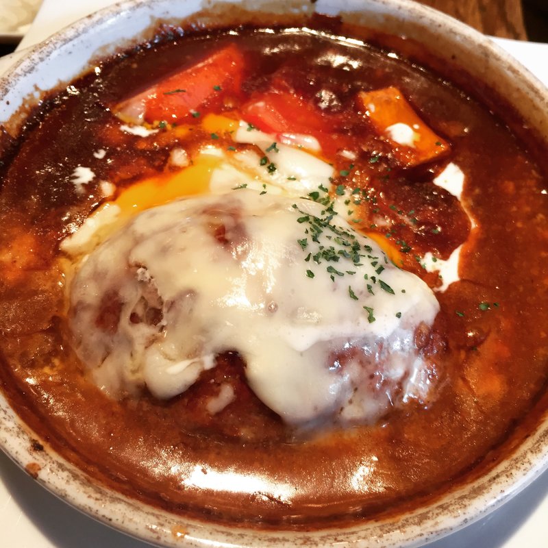 煮込みハンバーグデミソースチーズトッピング(ライバック   (Lie Back))